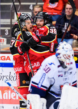 Luleås Pontus Själin (h) jublar
