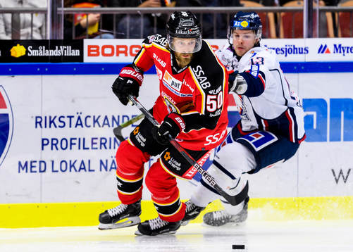 Luleås Daniel Sondell med pucken