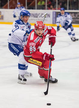 Leksands Johan Porsberger och Modos Patrik Karlkvist i kamp
