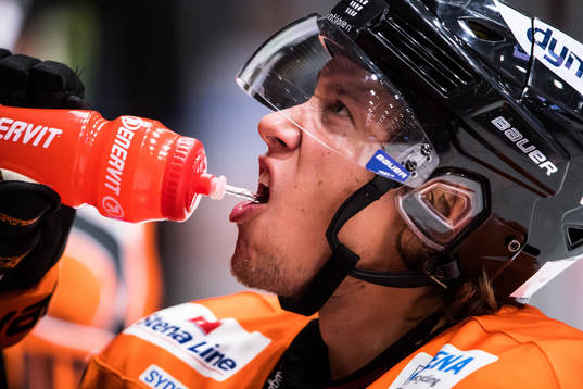 Karlskronas Filip Cruseman dricker