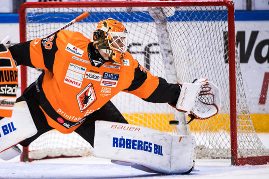 Karlskronas målvakt Henrik Lundberg släpper in 0-1 från