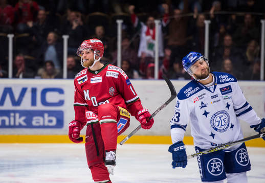 Modos matchhjälte Sam Marklund jublar och Leksands Alex