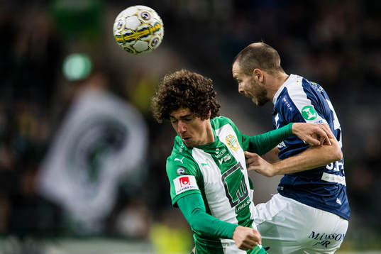 Hammarbys Romulo Cabral Pereira Pinto i en nickduell med