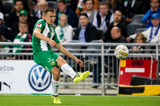 Hammarbys Oscar Krusnell med ett inlägg