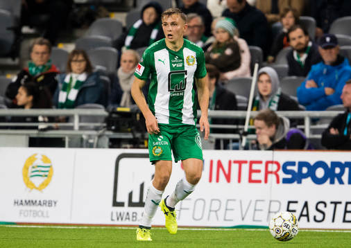 Hammarbys Oscar Krusnell med bollen