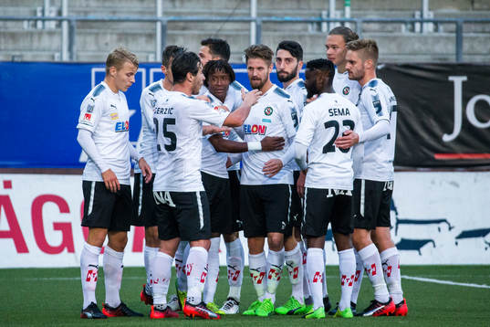 Örebros Kennedy Igboananike jublar