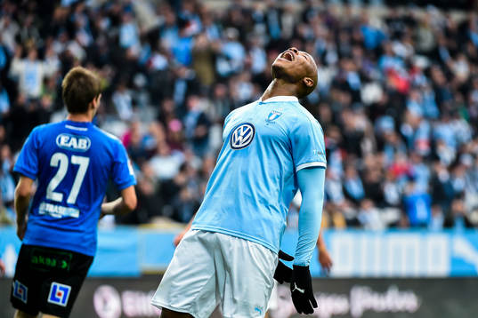 Malmö FFs Carlos Strandberg deppar