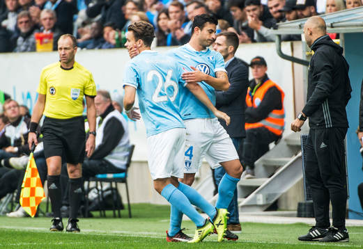 Malmö FFs Andreas Vindheim kommer in och Behrang Safari