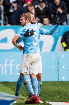 Malmö FFs Anton Tinnerholm och Erdal Rakip jublar