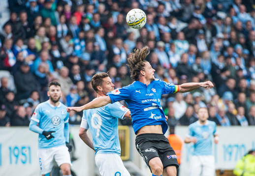 Malmö FFs Markus Rosenberg mot Halmstads Fredrik Liverstam