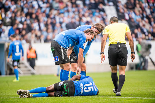 Halmstads Fredrik Liverstam och Alexander Berntsson kollar