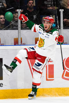 Moras Robin Johansson jublar