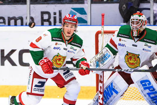 Moras Robin Johansson och målvakt Mattias Pettersson