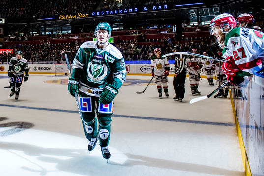 Färjestads Sebastian Erixon jublar