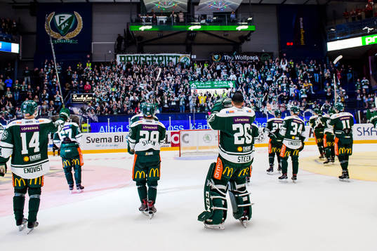 Färjestads spelare tackar publiken