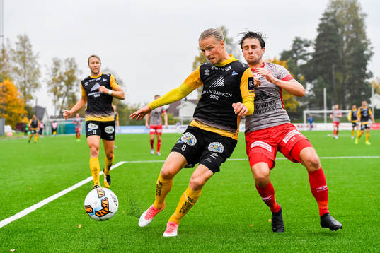 Tapio Heikkilä of Start and Martin Trøen of Strømmen