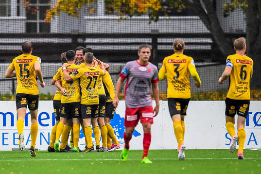 Kristjan Floki Finnbogason of Start celebrates