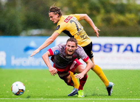 Mathias Blårud of Strømmen and Tobias Christensen of Start