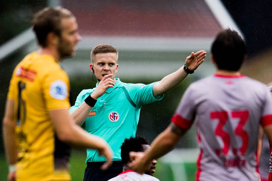 The referee Torkjell Jonsson Trædal