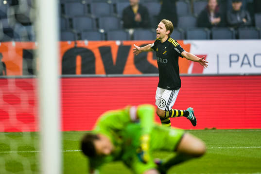 s Johan Blomberg jublar