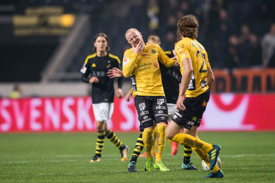 Elfsborgs Simon Lundevall får ont