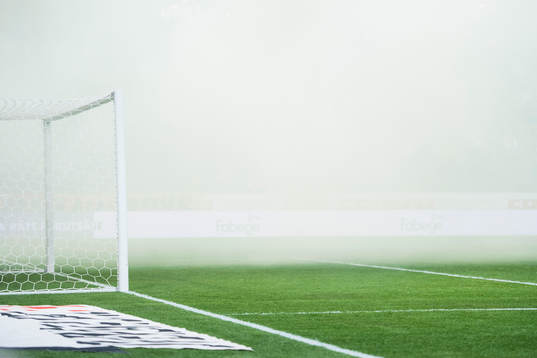 Matchen tillfälligt avblåst pga rök
