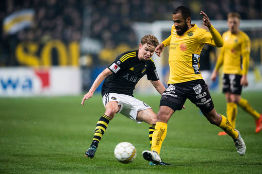 s Johan Blomberg och Elfsborgs Alex Dyer