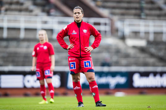 Linköpings Marija Banusic innan fotbollsmatchen i