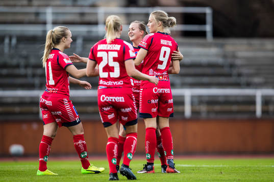 Linköpings Kristine Minde jublar med Tove Almqvist , Jonna