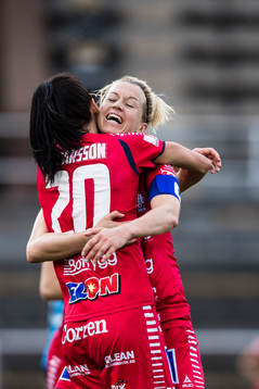 Linköpings Anna Oscarsson jublar med Janni Arnth