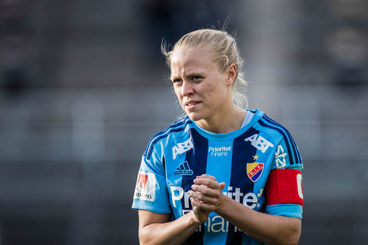 Djurgårdens Mia Jalkerud innan fotbollsmatchen i