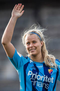 Djurgårdens Madeleine Stegius innan fotbollsmatchen i