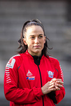Linköpings Anna Oscarsson innan fotbollsmatchen i