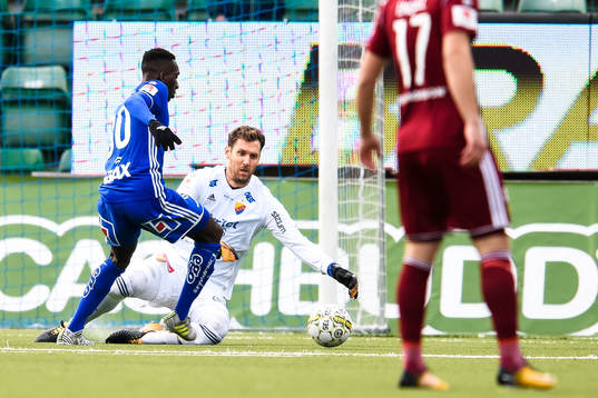 Sundsvalls Peter Wilson och Djurgårdens målvakt Andreas