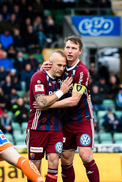 Djurgårdens Magnus Eriksson och Kim Källström jublar