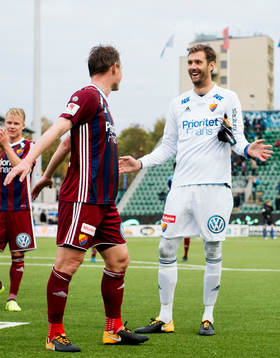 Djurgårdens Kim Källström och målvakt Andreas Isaksson