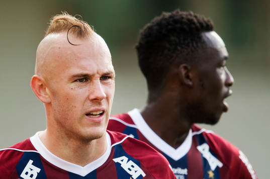Djurgårdens Magnus Eriksson och Philana Tinotenda Kadewere