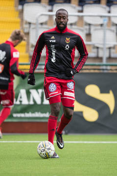 Östersunds Ronald Mukiibi värmer upp