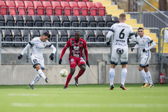 Häckens Ahmed Yasin mot Östersunds Ronald Mukiibi