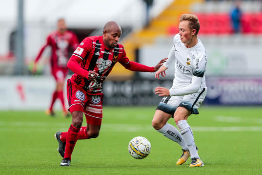 Östersunds Fouad Bachirou och Häckens Joel Andersson