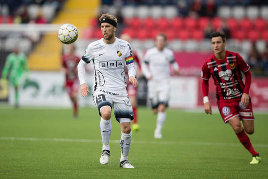 Häckens Rasmus Lindgren mot Östersunds Jamie Hopcutt