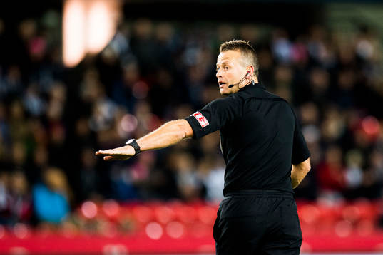 Svein Oddvar Moen, referee