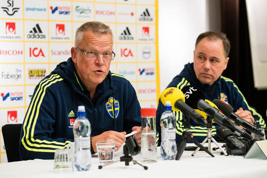 Sveriges förbundskapten Janne Andersson och presschef