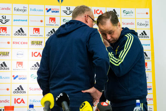 Sveriges förbundskapten Janne Andersson och presschef