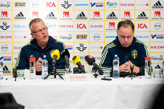 Sveriges förbundskapten Janne Andersson och presschef