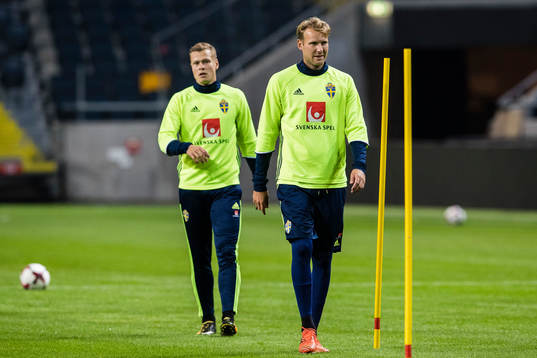 Sveriges Viktor Claesson och Sveriges Ola Toivonen