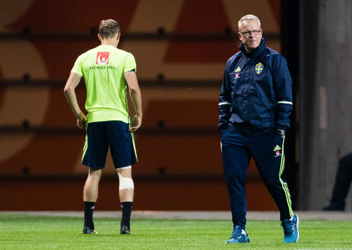 Sveriges Ludwig Augustinsson och förbundskapten Janne
