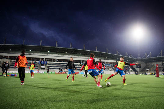 Helsingborgs spelare värmer upp på Gavelvallen