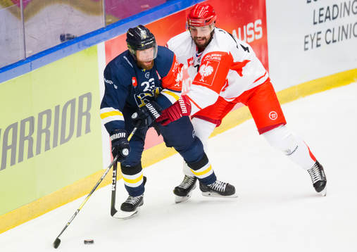 HV71 Robin Figren of HV71 against Bohumil Jank