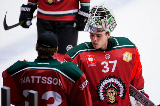 Frölundas målvakt Johan Mattsson och målvakt Johan